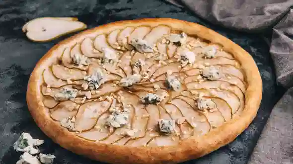Блюдо Пицца с грушей и сыром Дор Блю меню MonoPizza Пицца с грушей и сыром Дор Блю меню MonoPizza