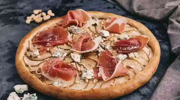 Блюдо Пицца с прошутто и грушей меню MonoPizza Пицца с прошутто и грушей меню MonoPizza